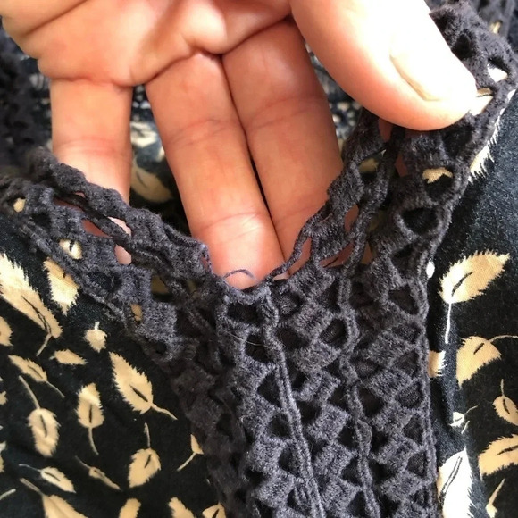 Solitaire Feather Print with Lace  Top - Picture 7 of 11